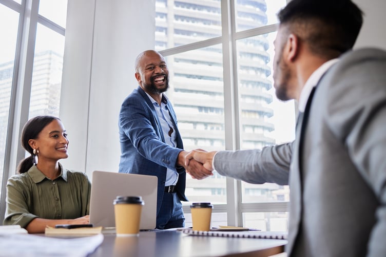 Featured image: entrepreneurs opens a franchise - Is Entrepreneurial Experience Needed for Franchising?