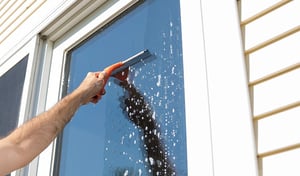 NBR-FD_OUW_BestWindowCleaningFranchise_BlogHero_September_20190808 - The Best Window Cleaning Franchise Options Have These Perks