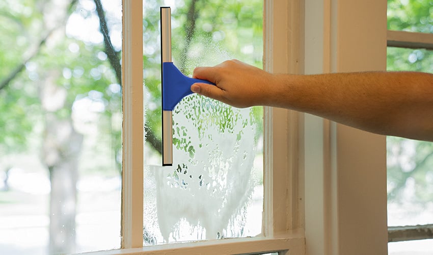 Featured image: NBR-FD_OUW_StartingAWindowCleaningBusiness_BlogPhoto_Sep_20190820 - Starting a Window Cleaning Business – A Smarter Way
