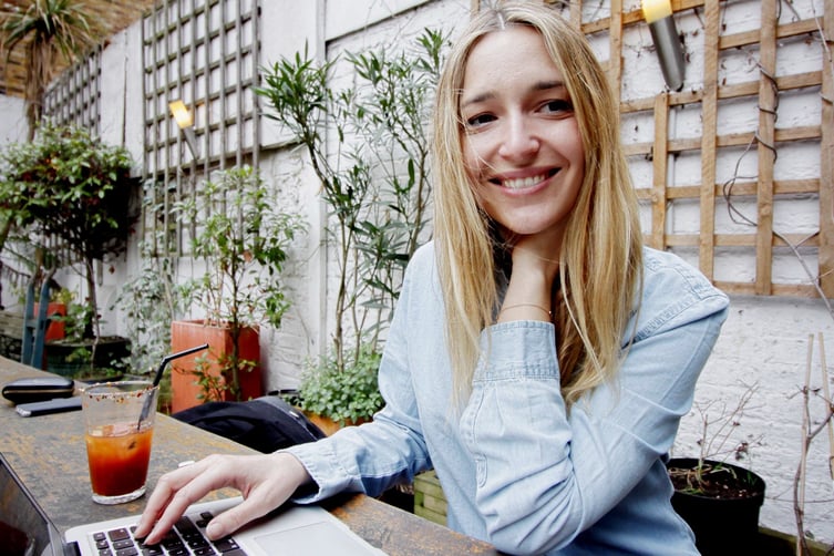 Featured image: happy woman ellyot-588130-unsplash - How Many People Love Their Job? | Job Satisfaction Statistics