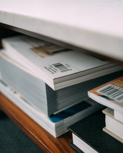 Featured image: mags charles-deluvio-693675-unsplash - 5 Best Magazines for Entrepreneurs