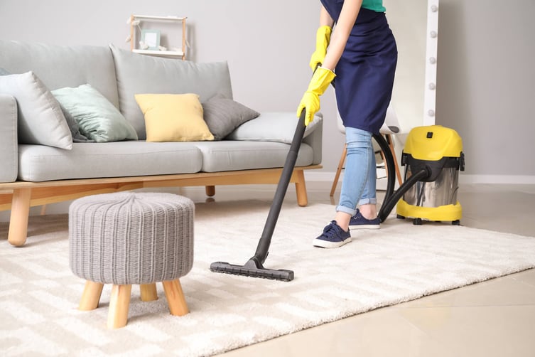 Featured image: starting a cleaning business - 3 Advantages of Starting a Cleaning Business